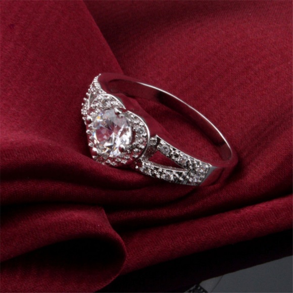 Love Heartl Silver Plated Crystal Ring - Picture 5 of 6